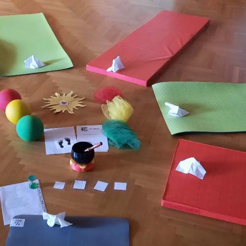 Yogamatten im Kreis