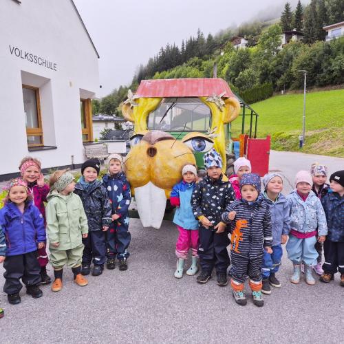 Kinder vor der Bibirella