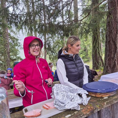 Frauen vom Familienverband