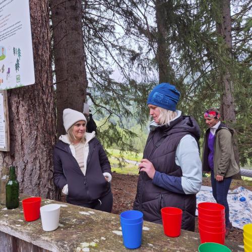 Frauen bei der Jause