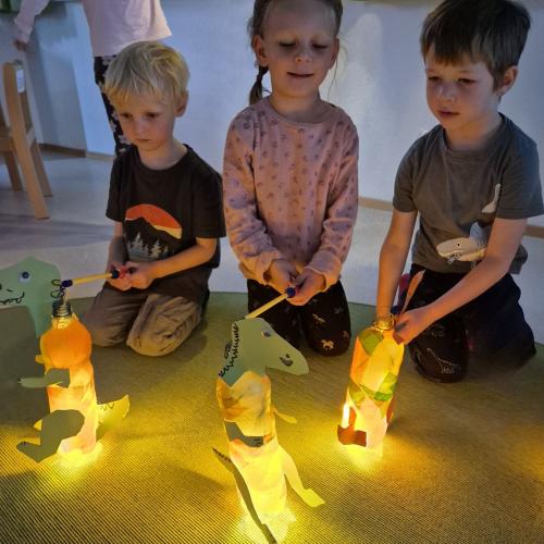 Kinder mit der Laterne