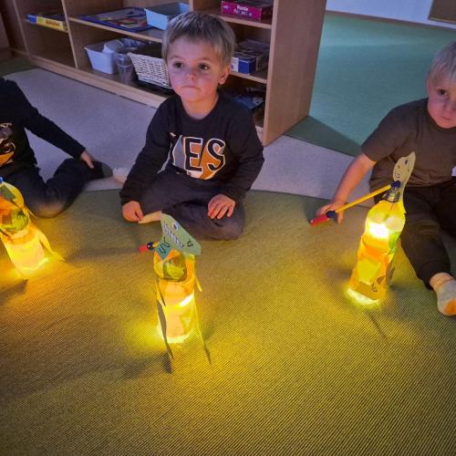 KInder mit der Laterne