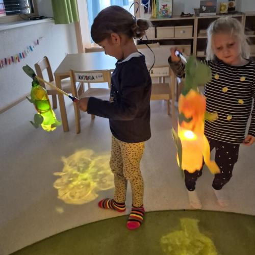 Kinder mit der Laterne