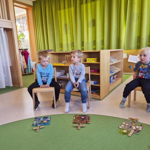 Kinder im Morgenkreis