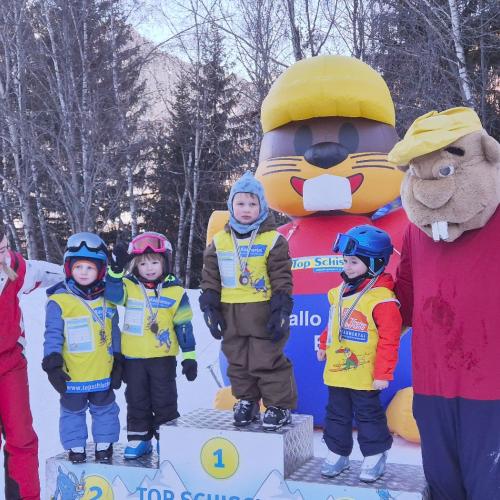 Kinder bei der Siegerehrung