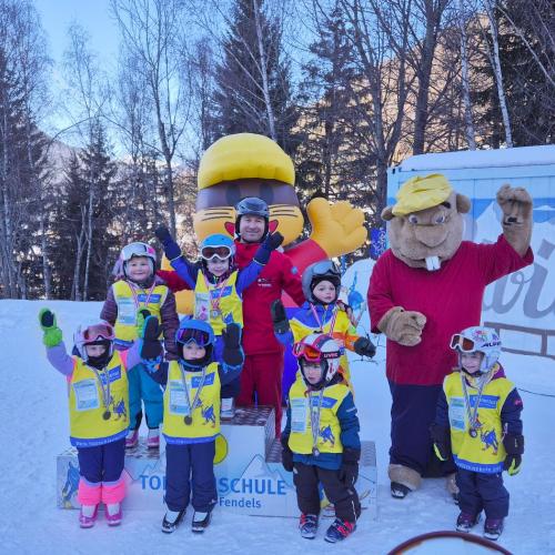 Kinder bei der Siegerehrung