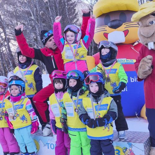 Kinder bei der Siegerehrung