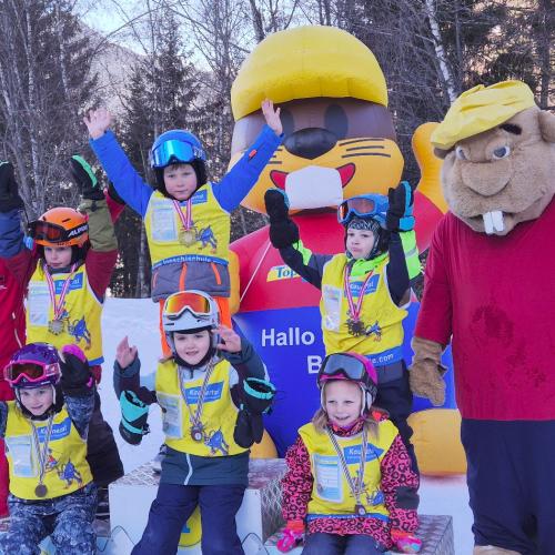 Kinder bei der Siegerehrung