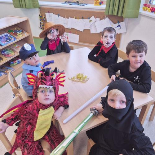 Kinder in Kostümen