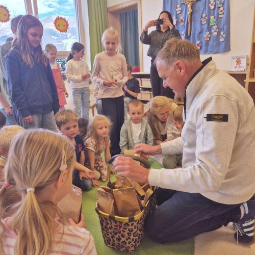 Stefan mit Kindern