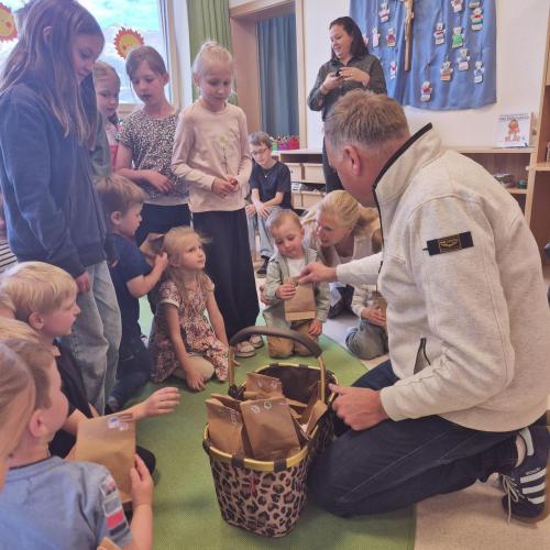 Stefan mit Kindern