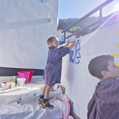 Kinder beim Malen