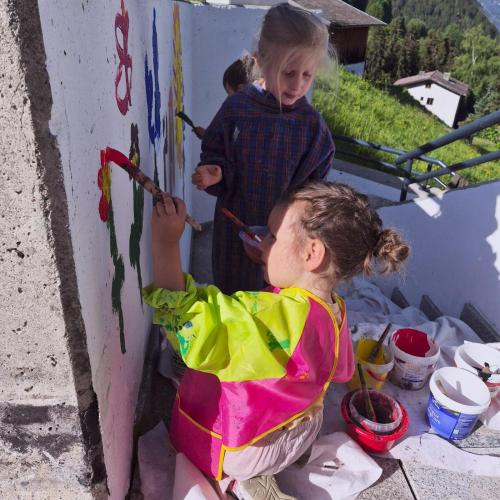 Kinder beim Malen