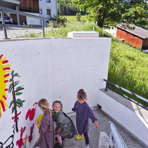 Kinder beim Malen