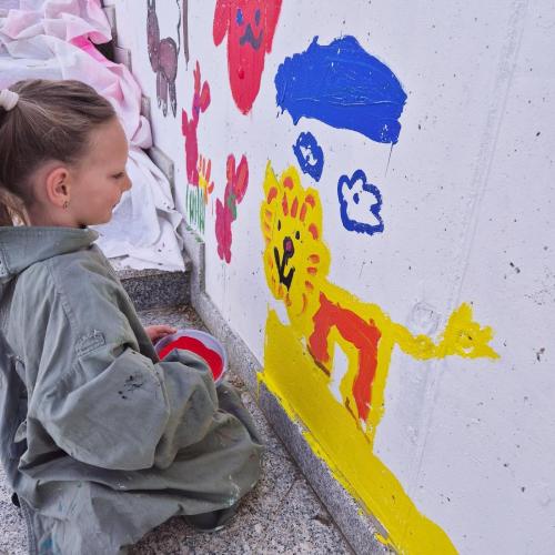 Kinder beim Malen