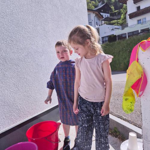 Kinder beim Malen