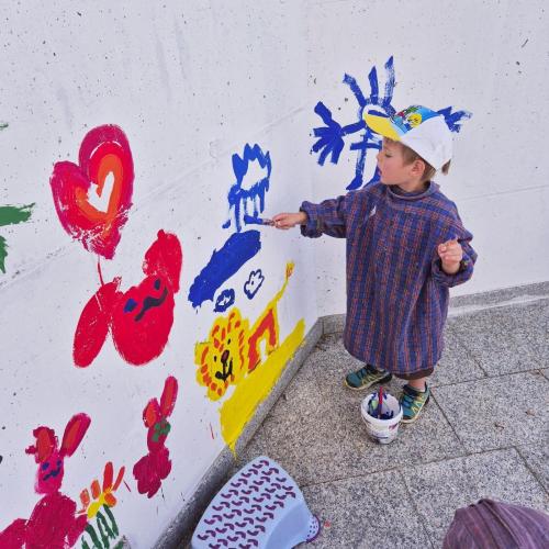 Kinder beim Malen