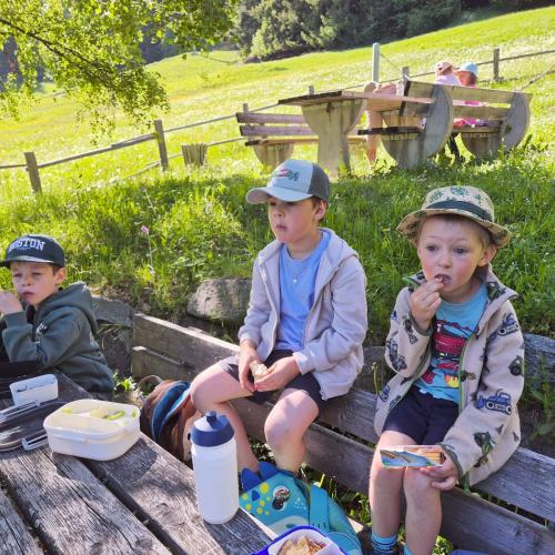 Jause auf dem Wasserspielplatz