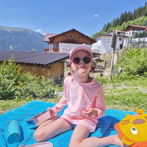 Kinder beim Jausnen