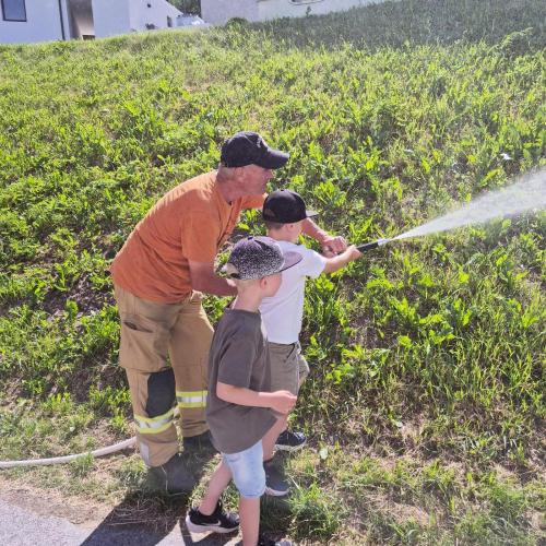 Kinder beim Spritzen