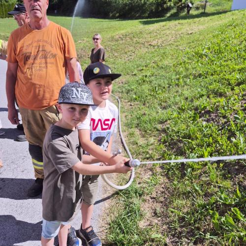 Kinder beim Spritzen