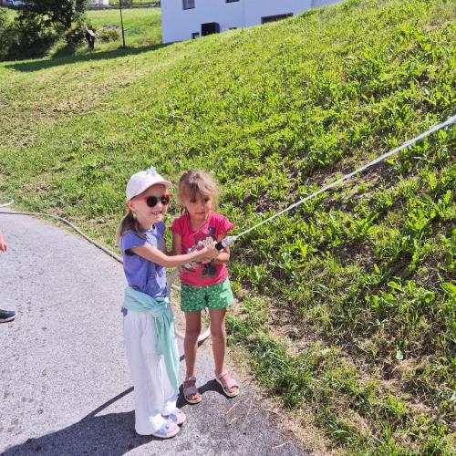 Kinder beim Spritzen