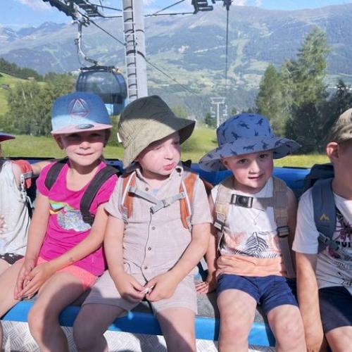 Kinder in der Gondel