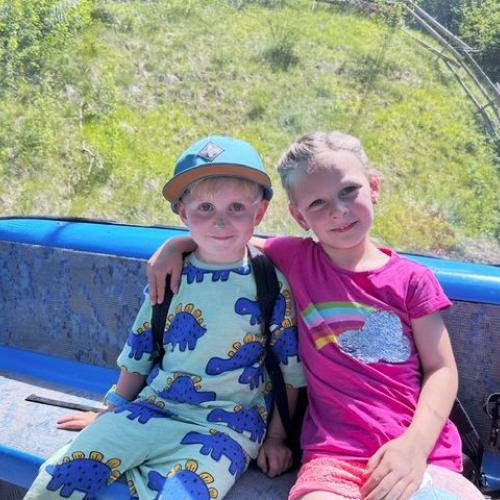 Kinder in der Gondel