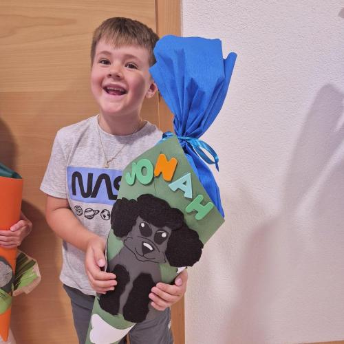 Kind mit Schultüte