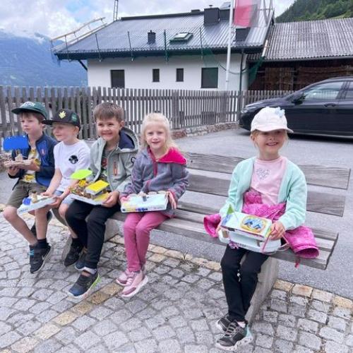 KInder beim Brunnen