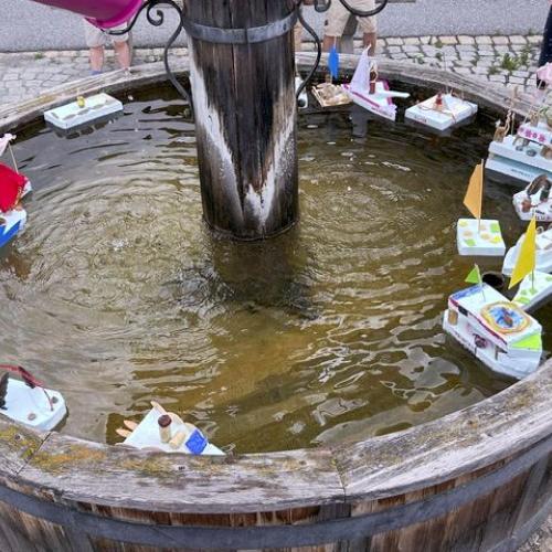Schiffe im Brunnen