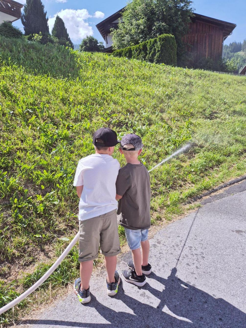 Kinder beim Spritzen